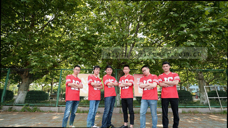 电视屏幕轮廓中显示爱游戏V3大屏的进失球分布图表与实时数据界面